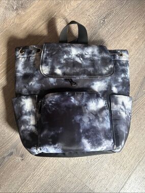 Claire’s Black & White Tie-Dye Backpack